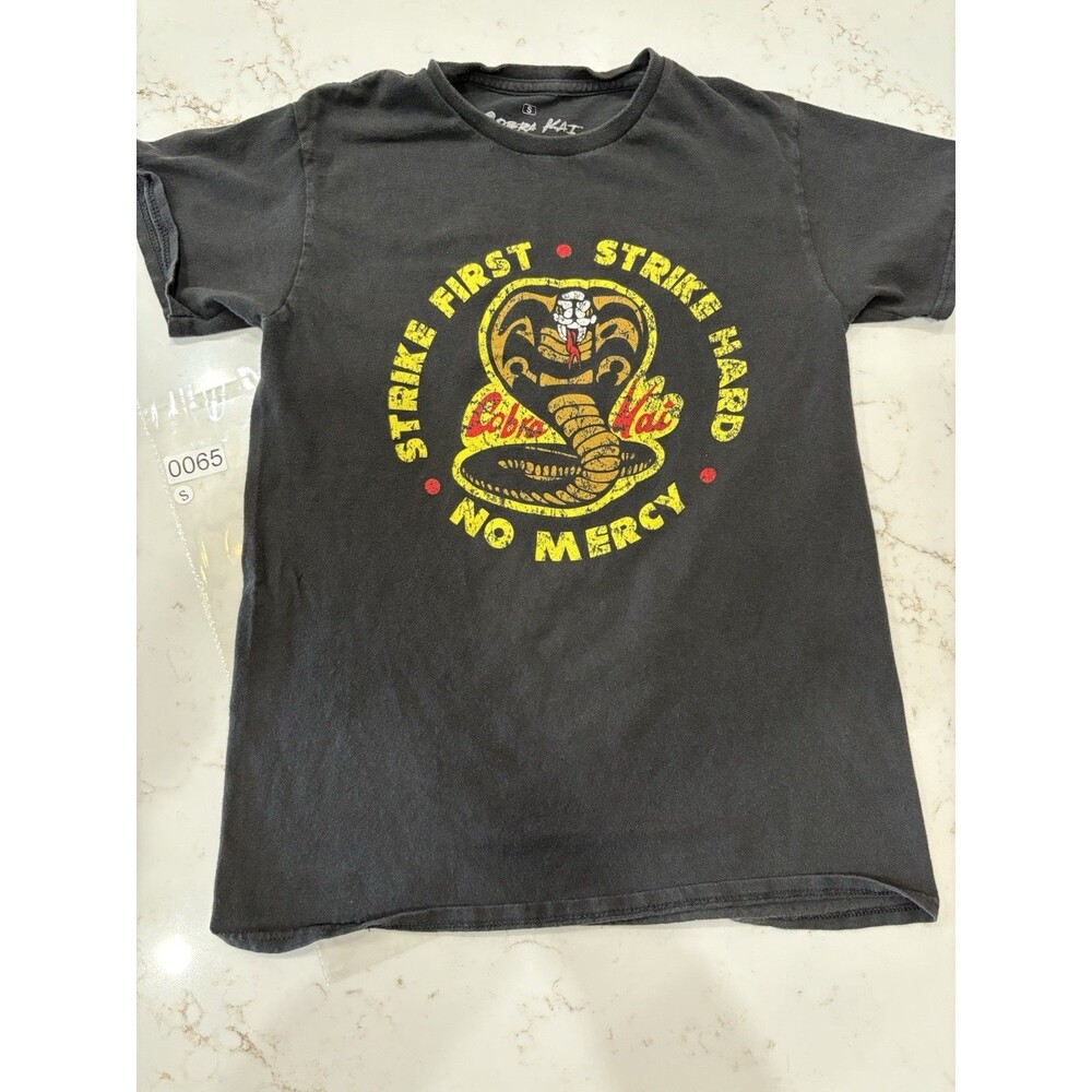 COBRA KAI MEN'S FIRST STRIKE STRICK HARD NO MERCY T-SHIRT SIZE SMALL